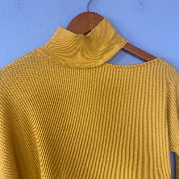 Free People Just For You Cutout Thermal Turtleneck Top in Yellow Size Medium - Picture 2 of 7